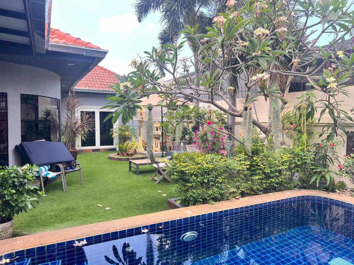 Hot Sale!! Private Swimming Pool  for Sale in Pattaya