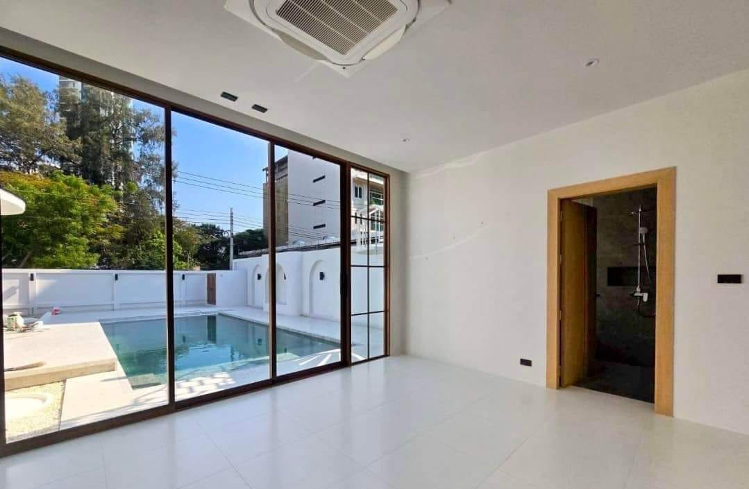 5 Bedroom Pool villa at Jomtien, Pattaya for Sale