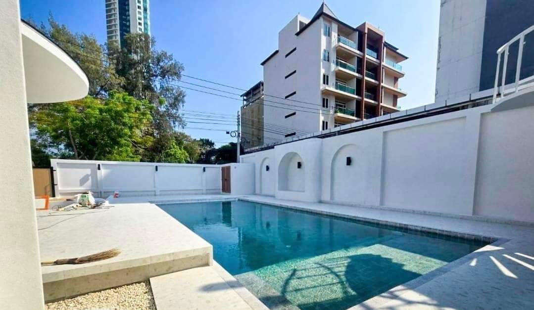 5 Bedroom Pool villa at Jomtien, Pattaya for Sale