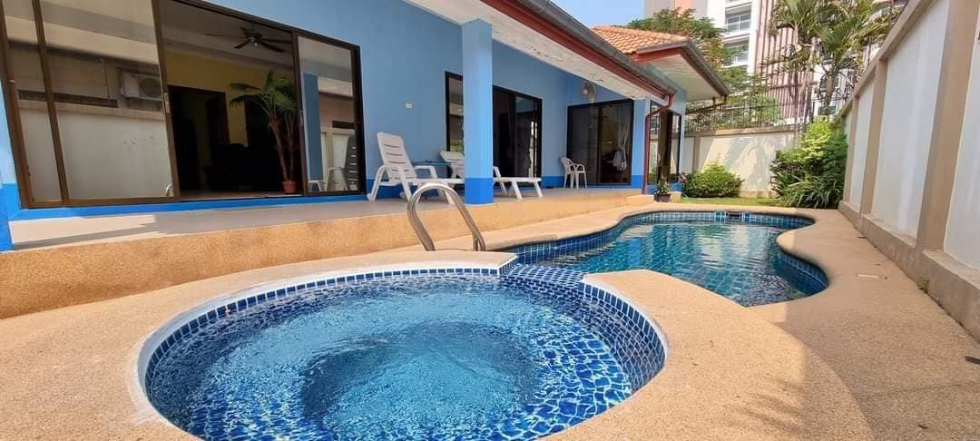 3 Bedroom Pool villa for Rent in Jomtien Pattaya.