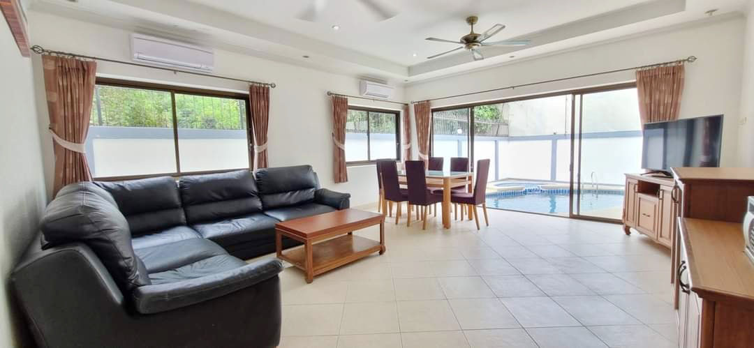 5 Bedroom Pool Villa for Rent at Jomtien, Pattaya