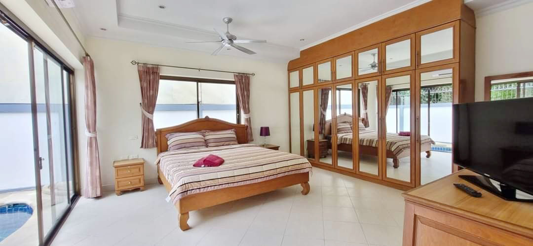 5 Bedroom Pool Villa for Rent at Jomtien, Pattaya