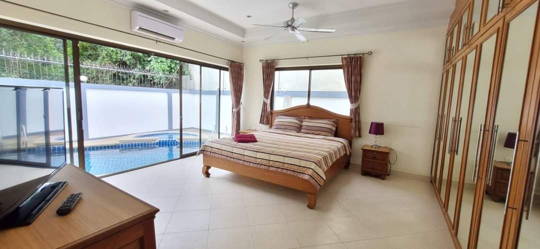 5 Bedroom Pool Villa for Rent at Jomtien, Pattaya