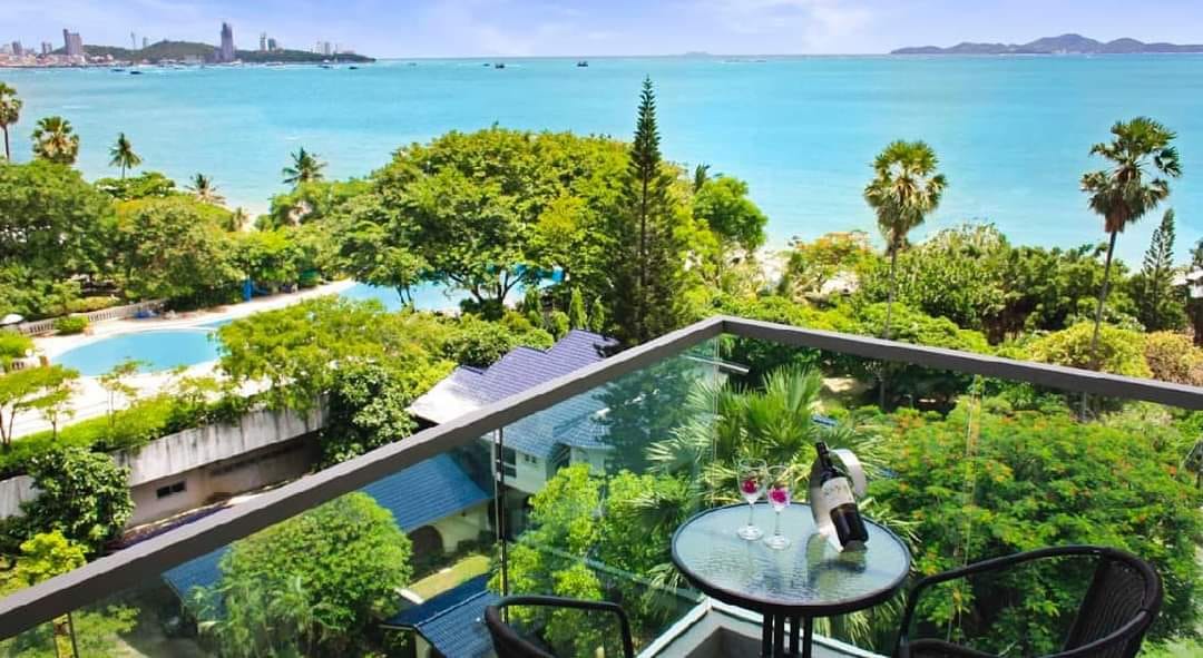 Seaview Condo close to the Beach for Sale at Pattaya