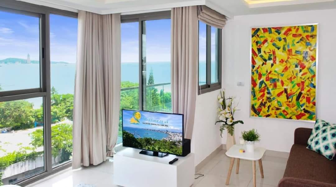 Seaview Condo close to the Beach for Sale at Pattaya