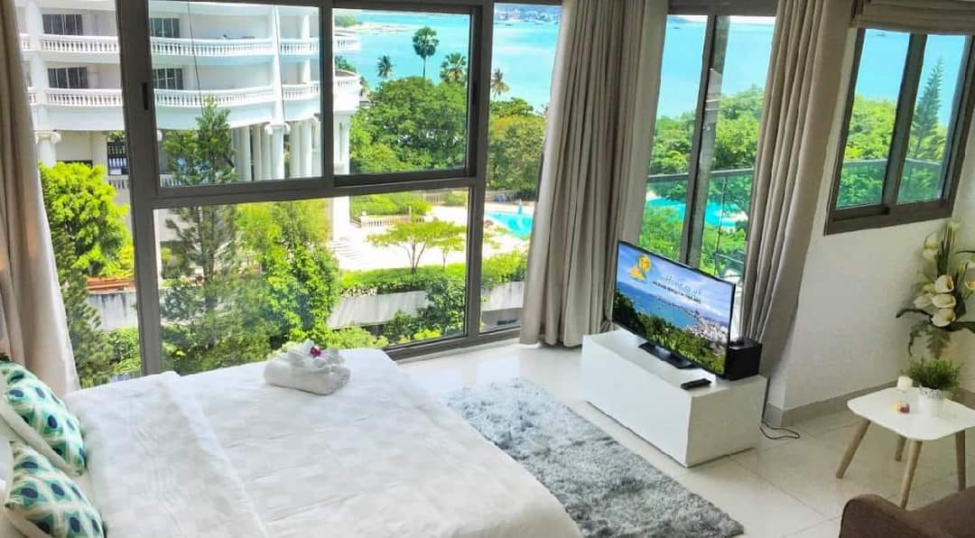 Seaview Condo close to the Beach for Sale at Pattaya