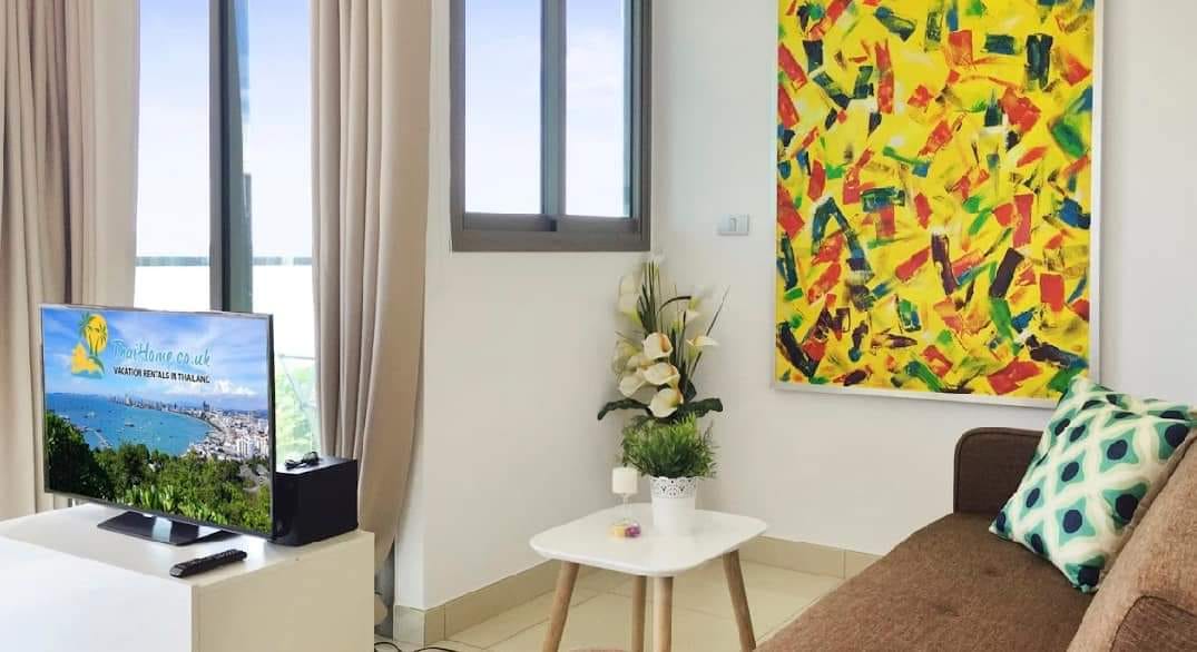 Seaview Condo close to the Beach for Sale at Pattaya