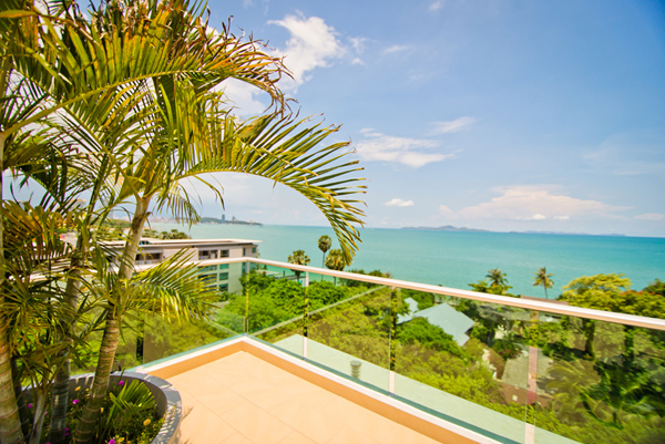 2 Bedroom Sea view Condo for Rent and Sale at Wong Amat, Pattaya.