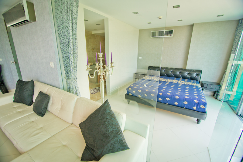 2 Bedroom Sea view Condo for Rent and Sale at Wong Amat, Pattaya.