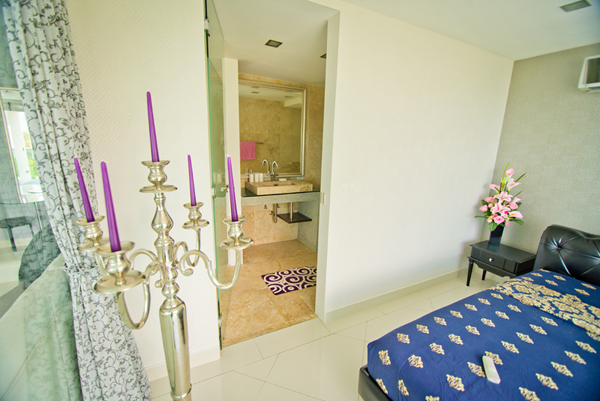 2 Bedroom Sea view Condo for Rent and Sale at Wong Amat, Pattaya.