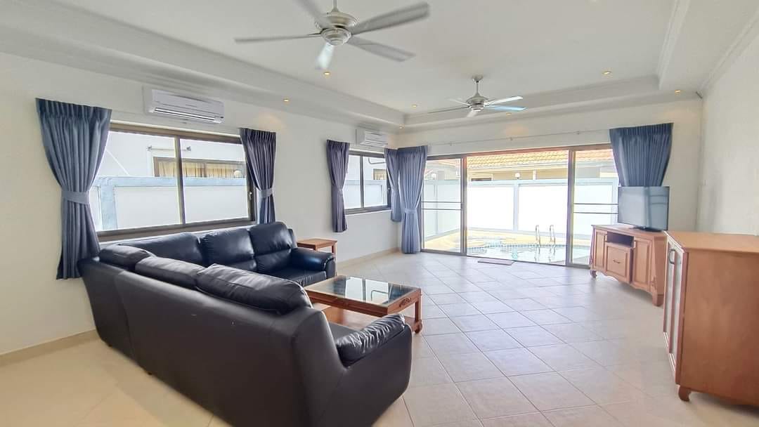 3 Bedroom Pool Villa For Rent at Jomtien, Pattaya