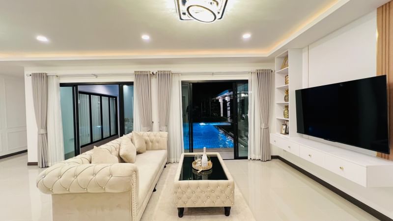 Pool villa for Sale on almost 1 Rai of land, East Pattaya.