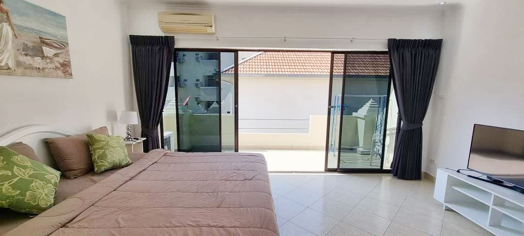 2 Bedroom Townhouse for Rent on Pratamnak hill, Pattaya