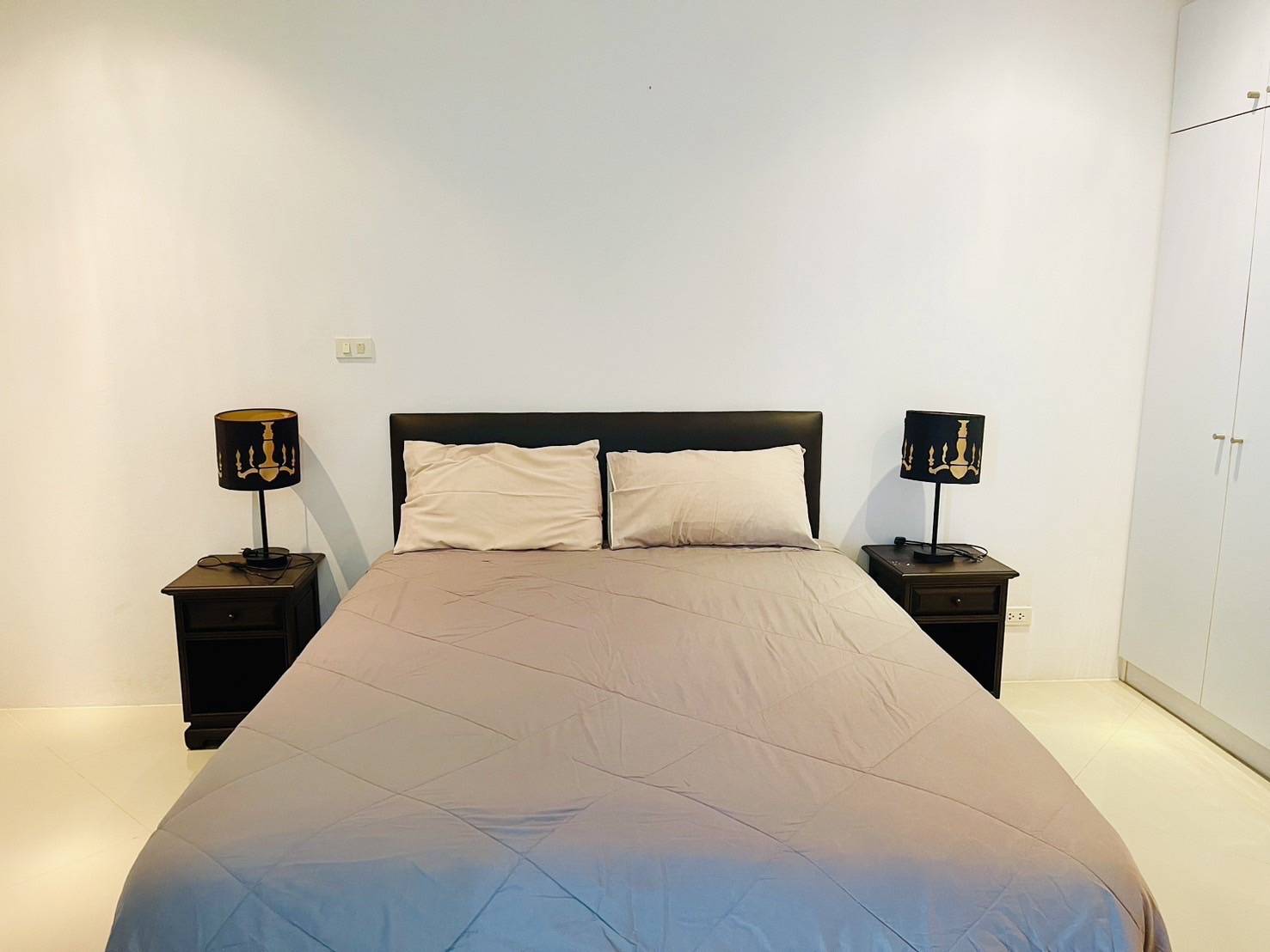 2 Bedroom Condo for Sale at Theppraya Rd., Pattaya