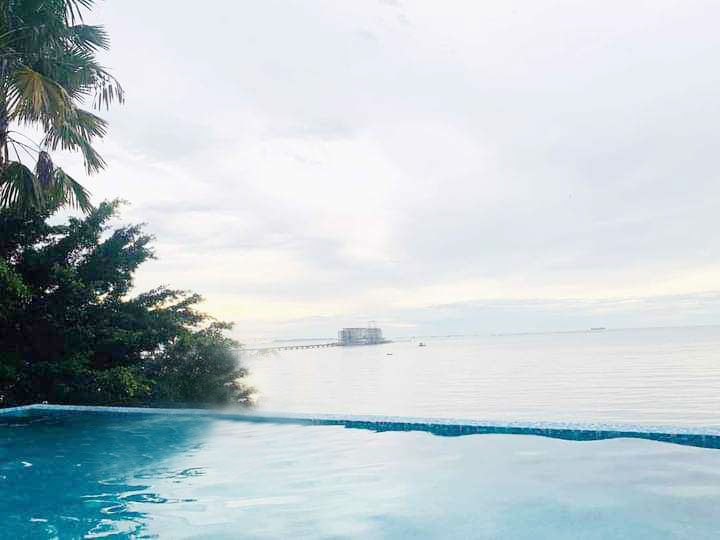 Beachfront with Private Swimming Pool for Rent at North Pattaya