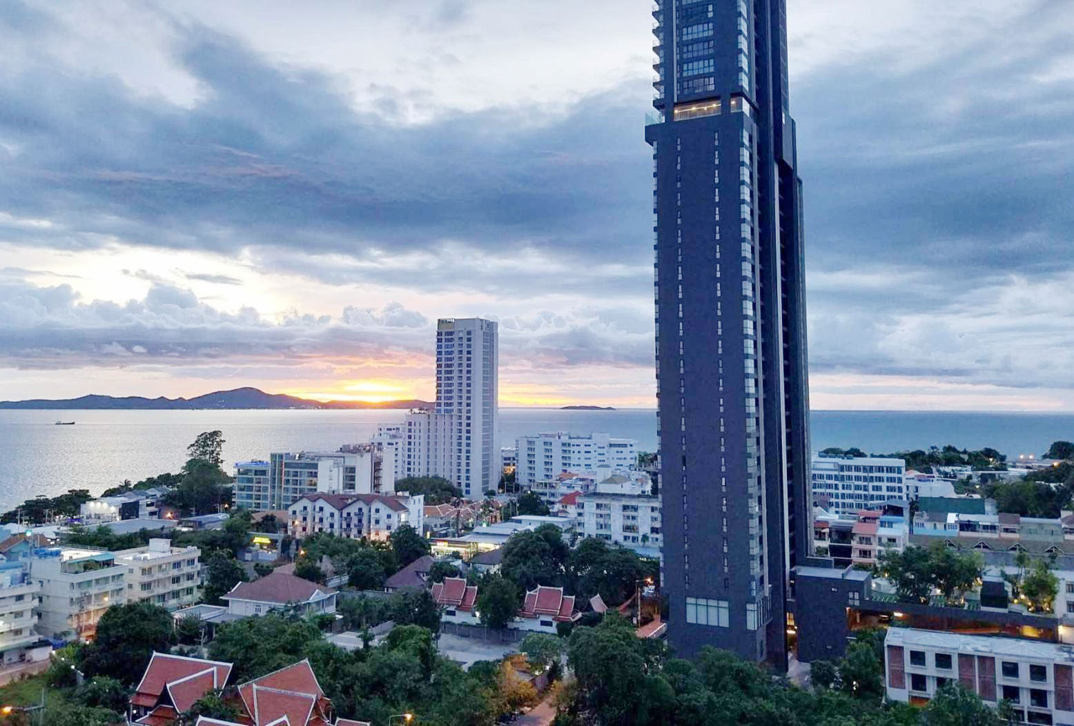 Sea View, Studio Condo on Pratamnak Hill Pattaya