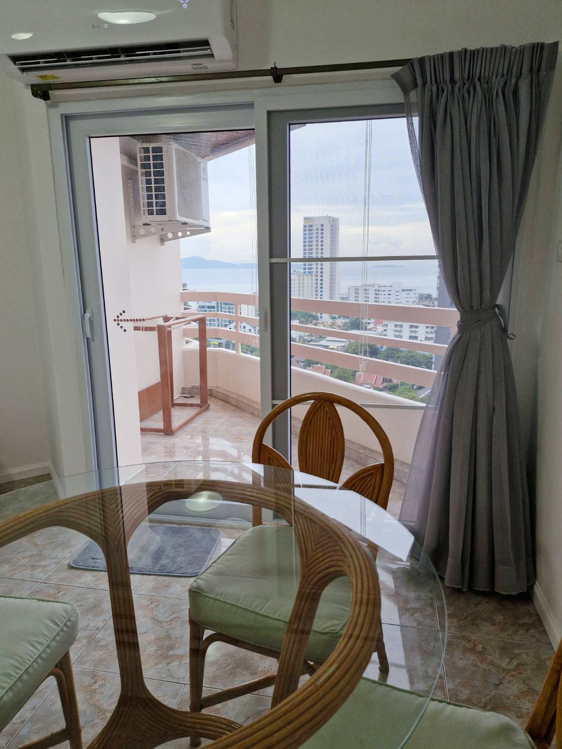 Sea View, Studio Condo on Pratamnak Hill Pattaya