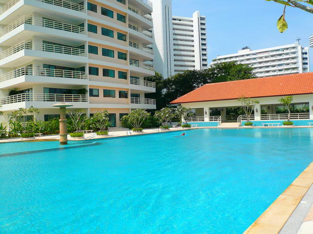 Big Studio Condo for Sale near the Beach, Pattaya