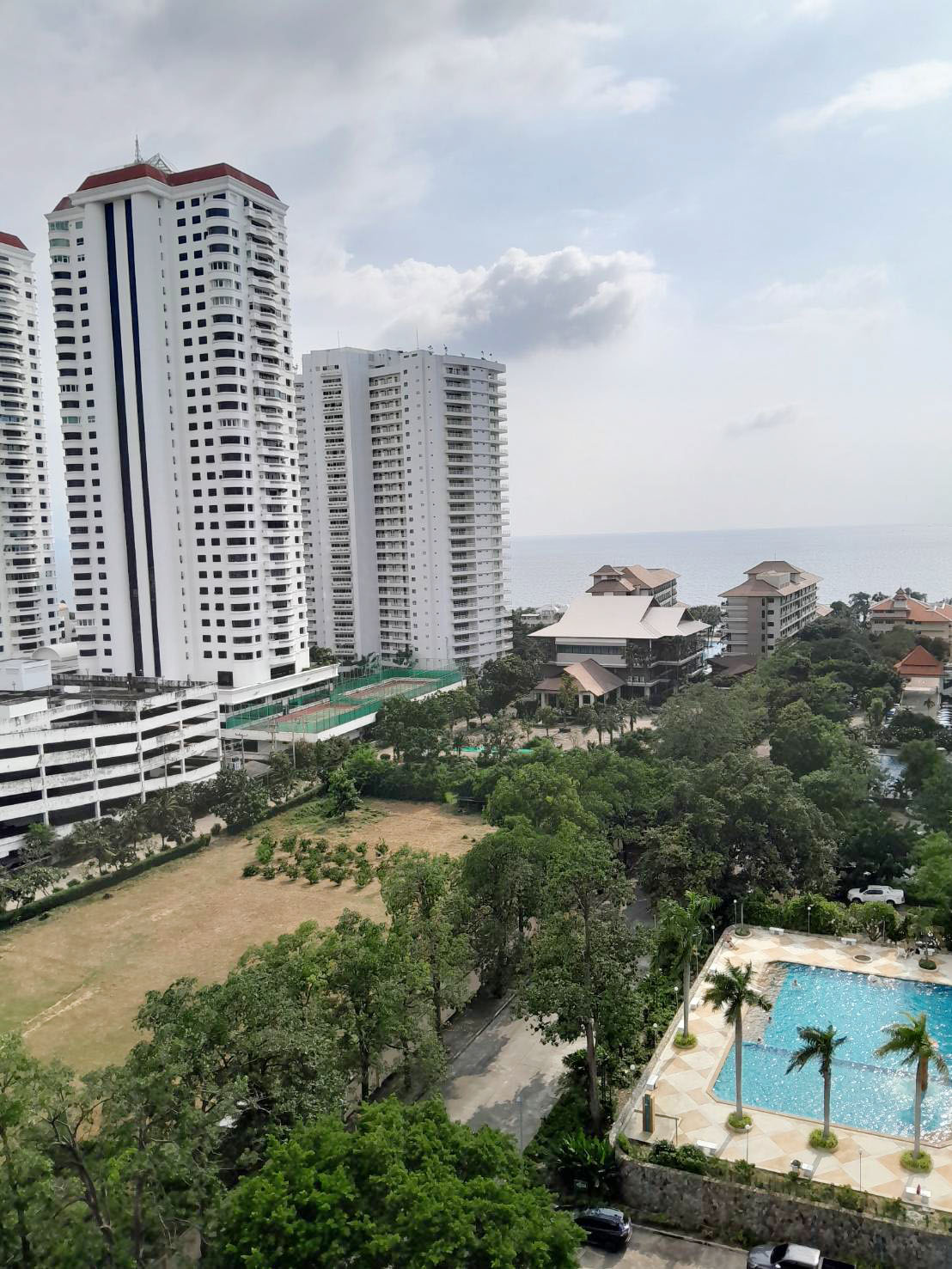 Big Studio Condo for Sale near the Beach, Pattaya