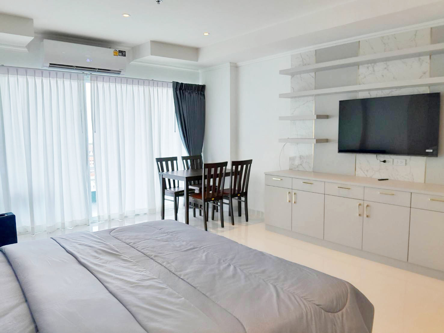 Big Studio Condo for Sale near the Beach, Pattaya