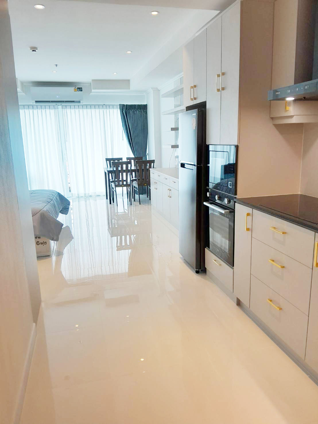 Big Studio Condo for Sale near the Beach, Pattaya